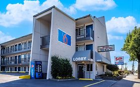 Econo Lodge Portland - I-205